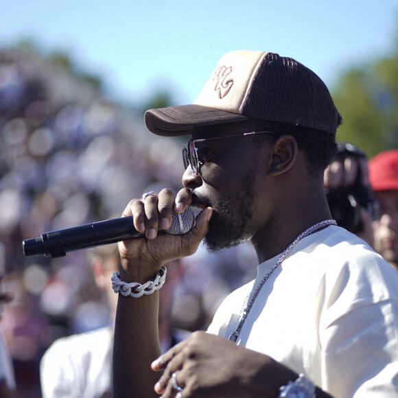 Exclusif - Dadju - People lors du Quai 54, le plus grand tournoi de Streetball au monde à Paris Tour Eiffel le 10 juillet 2022. © Veeren / Perusseau / Bestimage