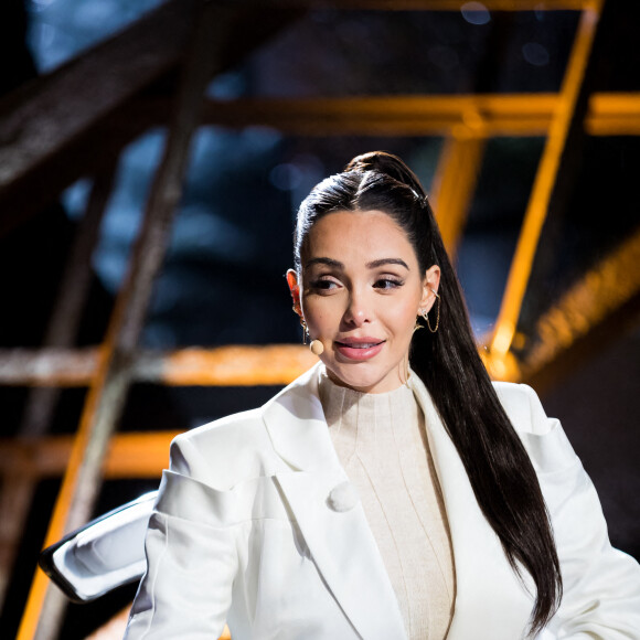 Exclusif - Nabilla Benattia - Enregistrement de l'émission "La Chanson secrète 10" au 1er étage de la Tour Eiffel à Paris, diffusée le 22 janvier sur TF1 à 21h10 © Tiziano Da Silva / Bestimage Après le succès des précédentes éditions, " LA CHANSON SECRETE ", présentée par N.ALIAGAS et produite par DMLS TV, revient sur TF1. 8 artistes ne savent rien de ce qui va se passer pour eux ! Ils ont accepté de jouer le jeu, de se laisser totalement surprendre, émouvoir, parfois même déstabiliser car ils vont découvrir en même temps que les téléspectateurs une surprise : une chanson qui leur est chère revisitée et réinterprétée par un artiste. Des mises en scène spectaculaires au service de l'émotion... Et des émotions fortes pour l'artiste assis dans le fauteuil grâce à la venue sur le plateau de proches et d'invités inattendus. Les téléspectateurs seront aux premières loges pour vivre ces moments d'intimité musicale rare. 