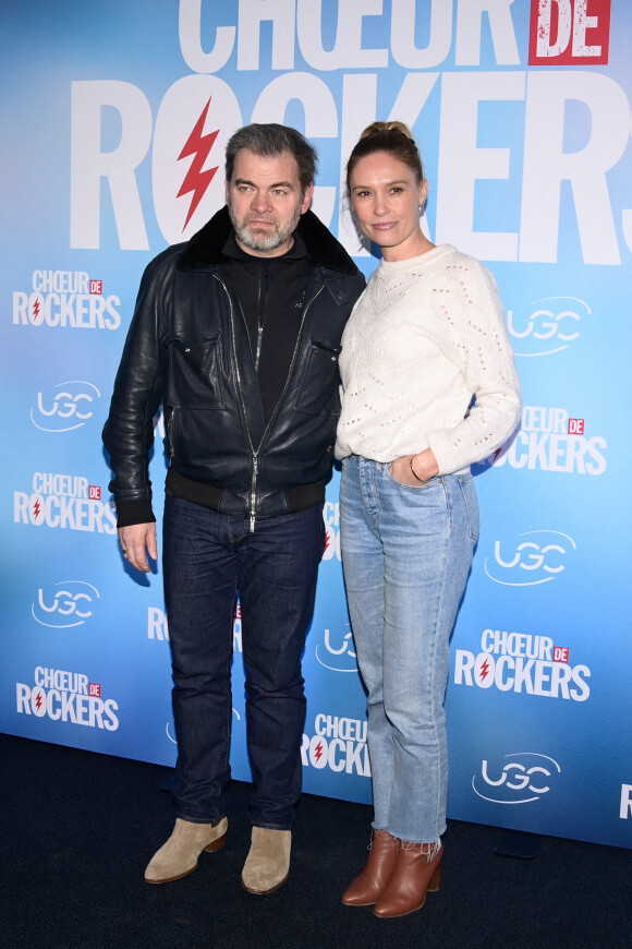 Clovis Cornillac avec sa femme Lilou Fogli à l'avant-première du film "Choeur de Rocker" au Cinéma UGC Normandie à Paris le 8 décembre 2022. © Federico Pestellini / Panoramic / Bestimage