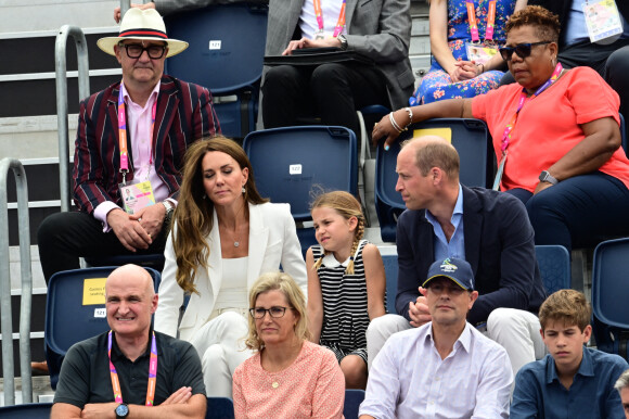 Le prince William, duc de Cambridge, et Catherine (Kate) Middleton, duchesse de Cambridge, avec la princesse Charlotte de Cambridge assistent au Jeux du Commonwealth au centre sportif de l'Université de Birmingham.