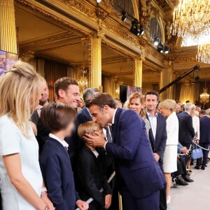 Laurence Auzière-Jourdan, Emmanuel Macron avec son frère Laurent Macron, Tiphaine Auzière et son compagnon Antoine, Brigitte Macron - Cérémonie d'investiture du président de la République, Emmanuel Macron au Palais de l'Elysée à Paris le 7 Mai 2022, suite à sa réélection le 24 avril dernier. © Dominique Jacovides/Bestimage