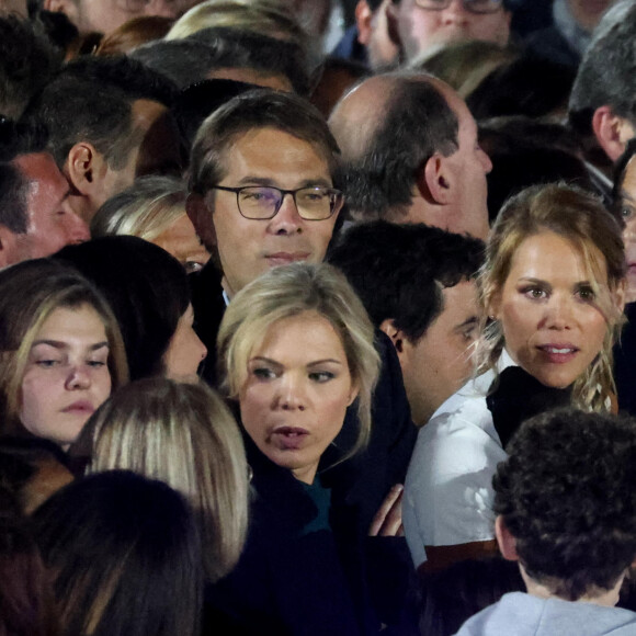 Tiphaine, Laurence et Sébastien Auzière, Edouard Philippe - La famille du président Emmanuel Macron est venue assister à son discours au Champ de Mars le soir de sa victoire à l'élection présidentielle 2022 le 24 avril 2022. © Dominique Jacovides / Bestimage