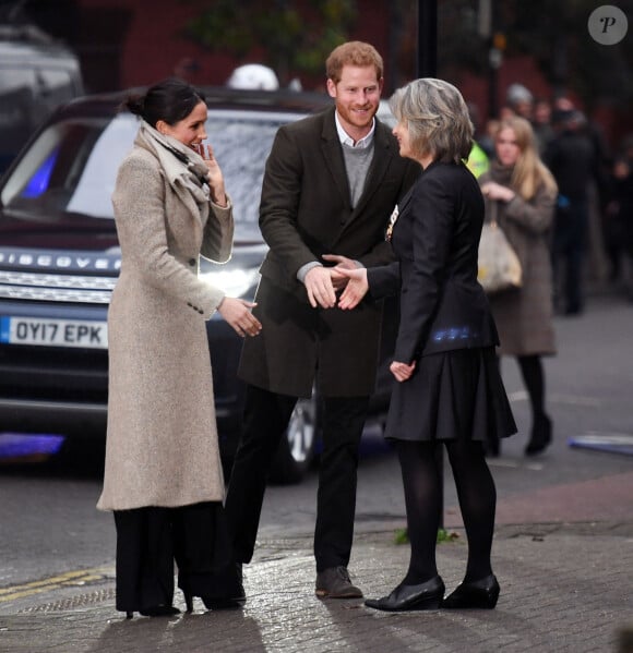Le prince Harry et Meghan Markle en visite à la station de radio "Reprezent" dans le quartier de Brixton à Londres le 9 janvier 2018.