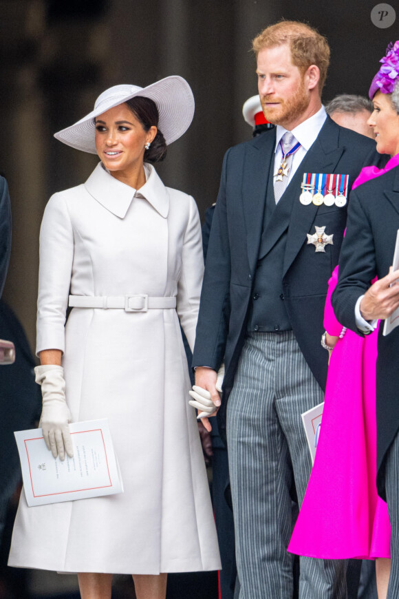Le prince Harry, duc de Sussex, et Meghan Markle, duchesse de Sussex - Les membres de la famille royale et les invités lors de la messe célébrée à la cathédrale Saint-Paul de Londres, dans le cadre du jubilé de platine (70 ans de règne) de la reine Elizabeth II d'Angleterre. Londres, le 3 juin 2022. 