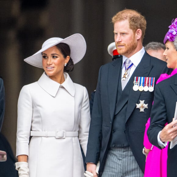 Le prince Harry, duc de Sussex, et Meghan Markle, duchesse de Sussex - Les membres de la famille royale et les invités lors de la messe célébrée à la cathédrale Saint-Paul de Londres, dans le cadre du jubilé de platine (70 ans de règne) de la reine Elizabeth II d'Angleterre. Londres, le 3 juin 2022. 