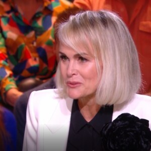 Laeticia Hallyday dans "Quelle époque!" sur France 2 le 10 décembre 2022.