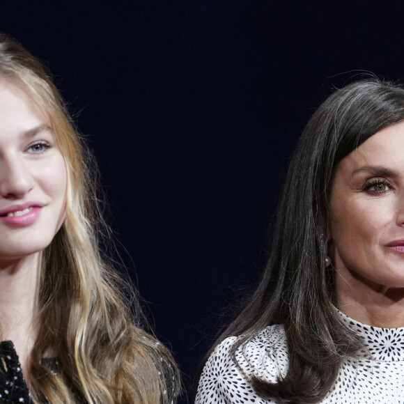 La reine Letizia et la princesse Leonor d'Espagne reçoivent les lauréats du 30ème Prix Princesse des Asturies à l'hôtel Reconquista à Oviedo, Espagne, le 28 octobre 2022. 