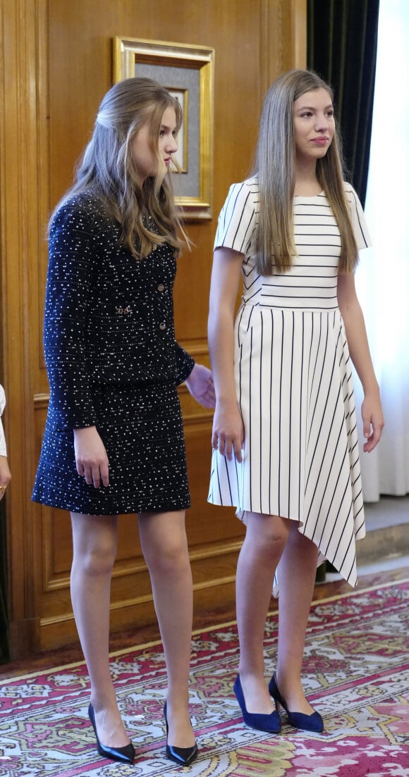 La princesse Leonor et L'infante Sofia d'Espagne reçoivent les lauréats du 30ème Prix Princesse des Asturies à l'hôtel Reconquista à Oviedo, Espagne, le 28 octobre 2022. 