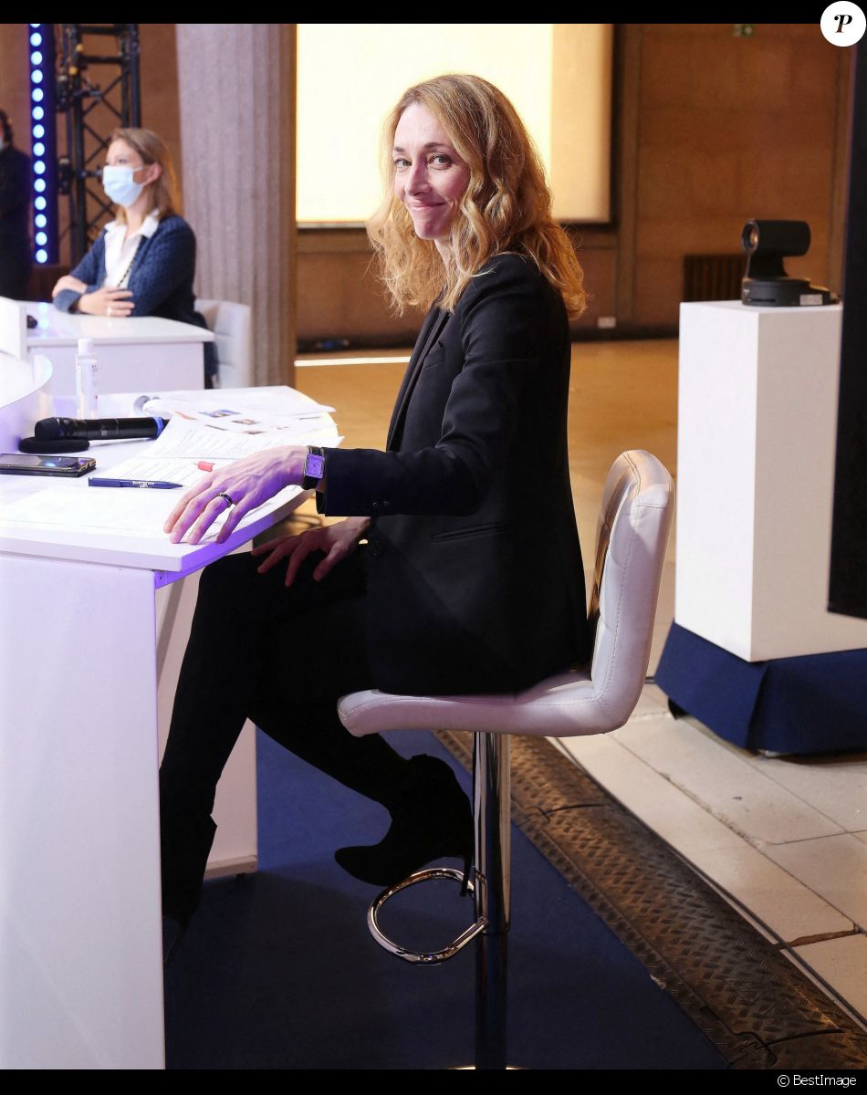 Info - La journaliste sportive Laurie Delhostal révèle souffrir d'un cancer - Laurie Delhostal lors de la 2ème convention nationale de prévention des violences dans le Sport au Conseil Economique Social et Environnemental à Paris, France, le 2 avril 2021. © Panoramic/Bestimage