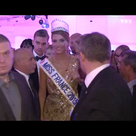 Camille Cerf au dîner de gala de Miss France 2015, le soir de l'élection, le 6 décembre dernier. Elle retrouve l'espace de quelques secondes son chéri Maxime. Images diffusées dans le magazine "Sept à huit" sur TF1. Le 14 décembre 2014.