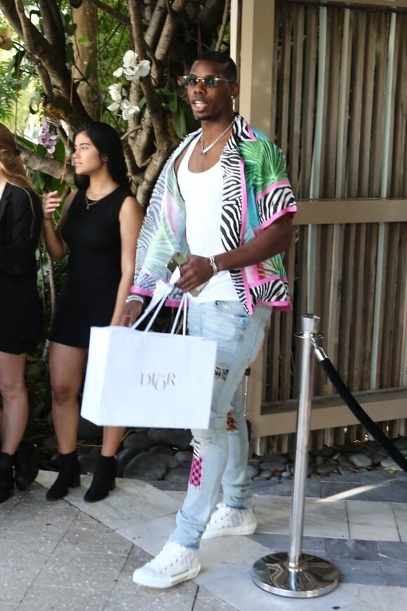 Paul Pogba - Deux des soeurs Kardashian, S.Williams, P.Pogba quittent le restaurant "Swan" à Miami, en marge de la foire d'art contemporain "Art Basel" à Miami.