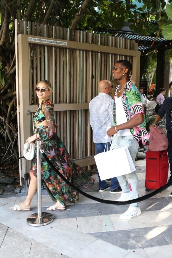 Paul Pogba - Deux des soeurs Kardashian, S.Williams, P.Pogba quittent le restaurant "Swan" à Miami, en marge de la foire d'art contemporain "Art Basel" à Miami.
