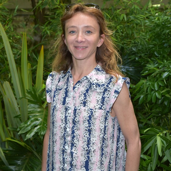 Sylvie Testud - Défilé Bonpoint Collection printemps / été 2017 à l'Hôtel de Brancas à Paris le 6 juillet 2016. © Giancarlo Gorassini / Bestimage