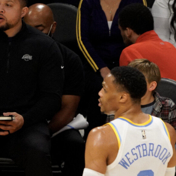 Ben Affleck et son fils Samuel assistent au match de basket entre les Celtics de Boston et les Lakers de Los Angeles. Photo de London Entertainement/Splash News/ABACAPRESS.COM