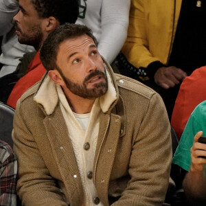 Ben Affleck et son fils Samuel assistent au match de basket entre les Celtics de Boston et les Lakers de Los Angeles. Photo de London Entertainement/Splash News/ABACAPRESS.COM