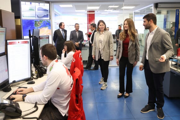 La princesse héritière Leonor d'Espagne visite le centre de la Croix-Rouge à Madrid le 15 décembre 2022.  