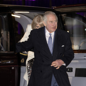 Le roi Charles III d'Angleterre et Camilla Parker Bowles, reine consort d'Angleterre - La famille royale à la sortie de la messe "Together at Christmas" à l'Abbaye de Westminster le 15 décembre 2022. 