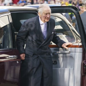 Le roi Charles III d'Angleterre et Camilla Parker Bowles, reine consort d'Angleterre, assisteent à une célébration à l'église St Giles pour marquer que Wrexham devient une ville, Royaume Uni, le 9 décembre 2022. 