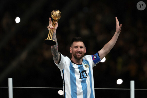 Lionel Messi - Remise du trophée de la Coupe du Monde 2022 au Qatar (FIFA World Cup Qatar 2022) le 18 décembre 2022.