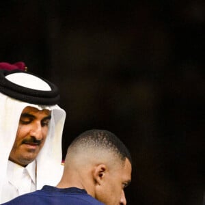 Gianni Infantino - president FIFA Cheikh Tamim ben Hamad Al Thani - Emire du Qatar Emmanuel Macron - president de la Republique Francaise trophee du meilleur buteur pour MBAPPE Kylian (FRA) - Remise du trophée de la Coupe du Monde 2022 au Qatar (FIFA World Cup Qatar 2022) à l'équipe d'argentine après sa victoire contre la France en finale (3-3 - tab 2-4). Doha, le 18 décembre 2022.