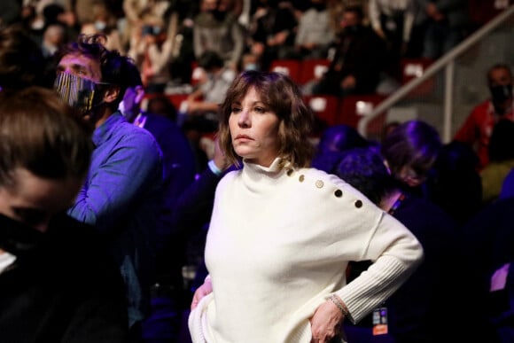 Mathilde Seigner lors de l'hommage à Gaspard Ulliel lors de la 25ème édition du Festival international du film de comédie de l'Alpe d'Huez le 19 janvier 2022. Le comédien Gaspard Ulliel est décédé mercredi 19 janvier 2022 à l'âge de 37 ans, après un accident de ski survenu la veille en Savoie. © Dominique Jacovides / Bestimage 