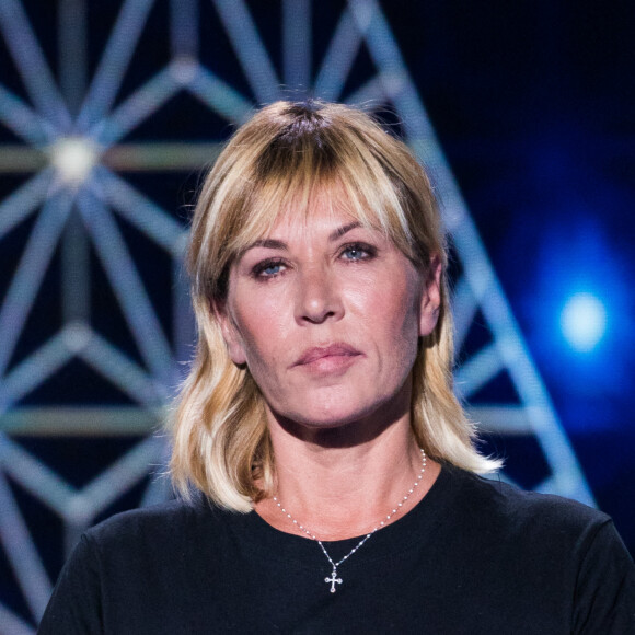 Exclusif - Mathilde Seigner - Enregistrement de l'émission "La boîte à Secrets 5" à Paris, qui sera diffusée le 6 novembre sur France 3. Le 21 septembre 2020 Au cours de la soirée, chaque invité aura une boîte disposée devant lui, de laquelle il extraira un objet revêtant une valeur particulière à ses yeux. Après en avoir livré la signification en plateau, la personnalité verra alors apparaître une surprise dans la boîte géante de l'émission, avec l'intervention de proches. Une émission qui véhicule de belles valeurs, et qui contiendra son lot de larmes et de révélations dans une atmosphère bienveillante. © Tiziano Da Silva / Bestimage 