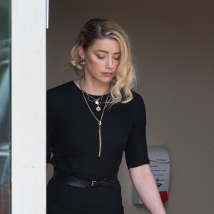 Amber Heard à la sortie du tribunal de Fairfax. Amber Heard a été condamné à verser à J. Depp, 8 millions de dollars pour diffamation. Fairfax, le 1er juin 2022. 