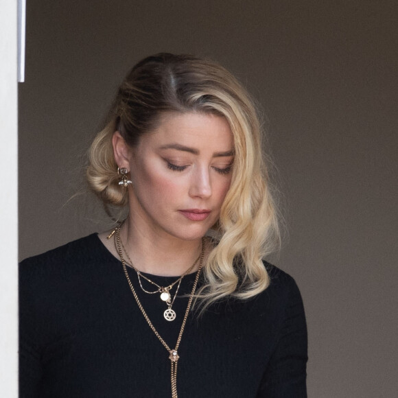 Amber Heard à la sortie du tribunal de Fairfax. Amber Heard a été condamné à verser à J. Depp, 8 millions de dollars pour diffamation. Fairfax, le 1er juin 2022. 