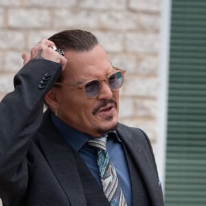 Johnny Depp quitte son procès en diffamation contre son ex-femme Amber Heard au tribunal de Fairfax le 25 mai 2022. 