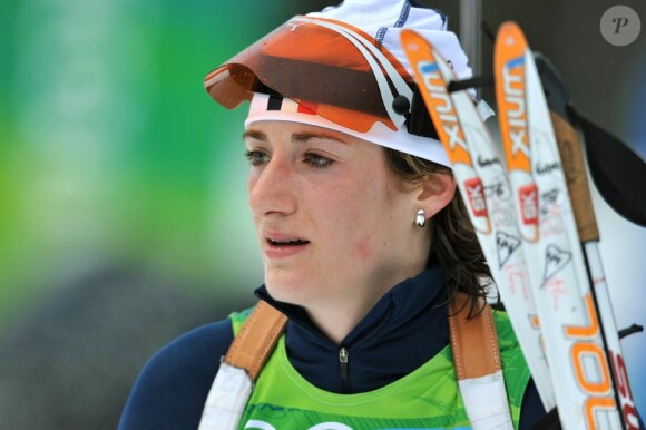Marie-Laure Brunet lors de sa troisième place du 10 km du biathlon, à l'occasion des J.O. de Vancouver, le 16 février 2010.