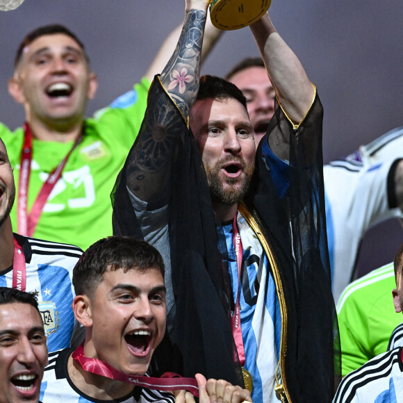 Lionel (Leo) Messi (meilleur joueur de la Coupe du monde 2022) avec la coupe du Monde - Remise du trophée de la Coupe du Monde 2022 au Qatar (FIFA World Cup Qatar 2022). Doha, le 18 décembre 2022. © Philippe Perusseau / Bestimage