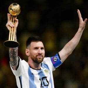 Lionel Messi - Remise du trophée de la Coupe du Monde au Qatar à l'équipe d'argentine après sa victoire contre la France en finale. Doha.