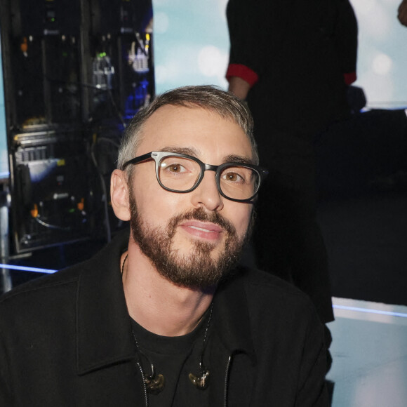 Exclusif - Christophe Willem - Backstage - Enregistrement de l'émission "300 Choeurs chantent pour les fêtes" à Paris, diffusée le 23 décembre sur France 3 © Jack Tribeca / Bestimage