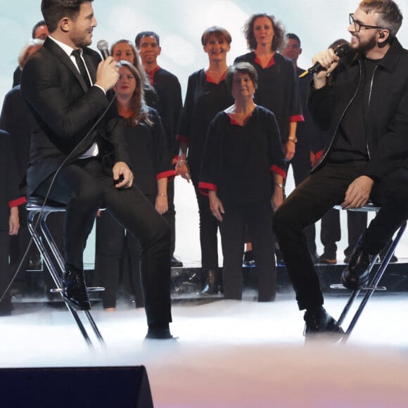 Exclusif - Vincent Niclo, Christophe Willem - Enregistrement de l'émission "300 Choeurs chantent pour les fêtes" à Paris, diffusée le 23 décembre sur France 3 © Jack Tribeca / Bestimage