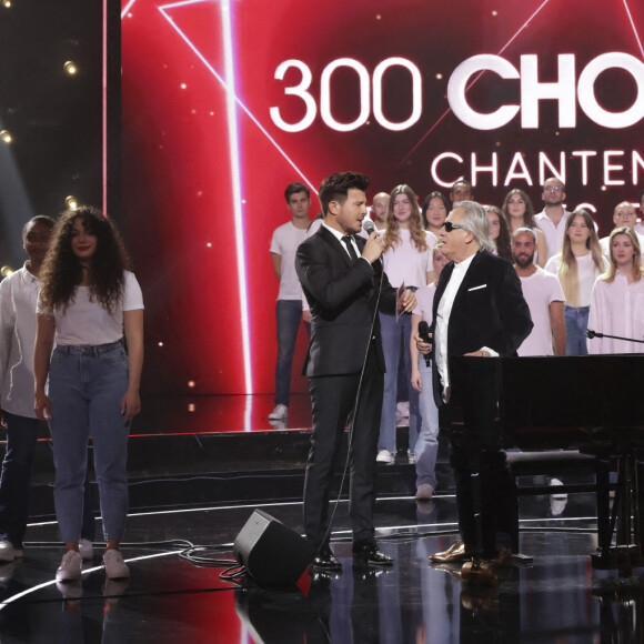 Exclusif - Vincent Niclo, Gilbert Montagné - Enregistrement de l'émission "300 Choeurs chantent pour les fêtes" à Paris, diffusée le 23 décembre sur France 3 © Jack Tribeca / Bestimage