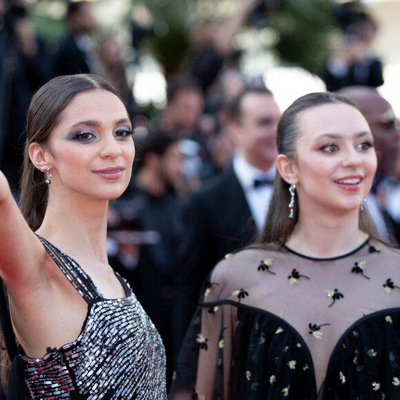 Adèle de Fontenay et sa soeur Agathe de Fontenay (robes Christophe Guillarmé) - Montée des marches du film « Three Thousand Years of Longing (3000 ans à t’attendre) » lors du 75ème Festival International du Film de Cannes. Le 20 mai 2022 © Cyril Moreau / Bestimage  Red carpet of the movie « Three Thousand Years of Longing » during the 75th Cannes International Film Festival. On may 20th 2022 