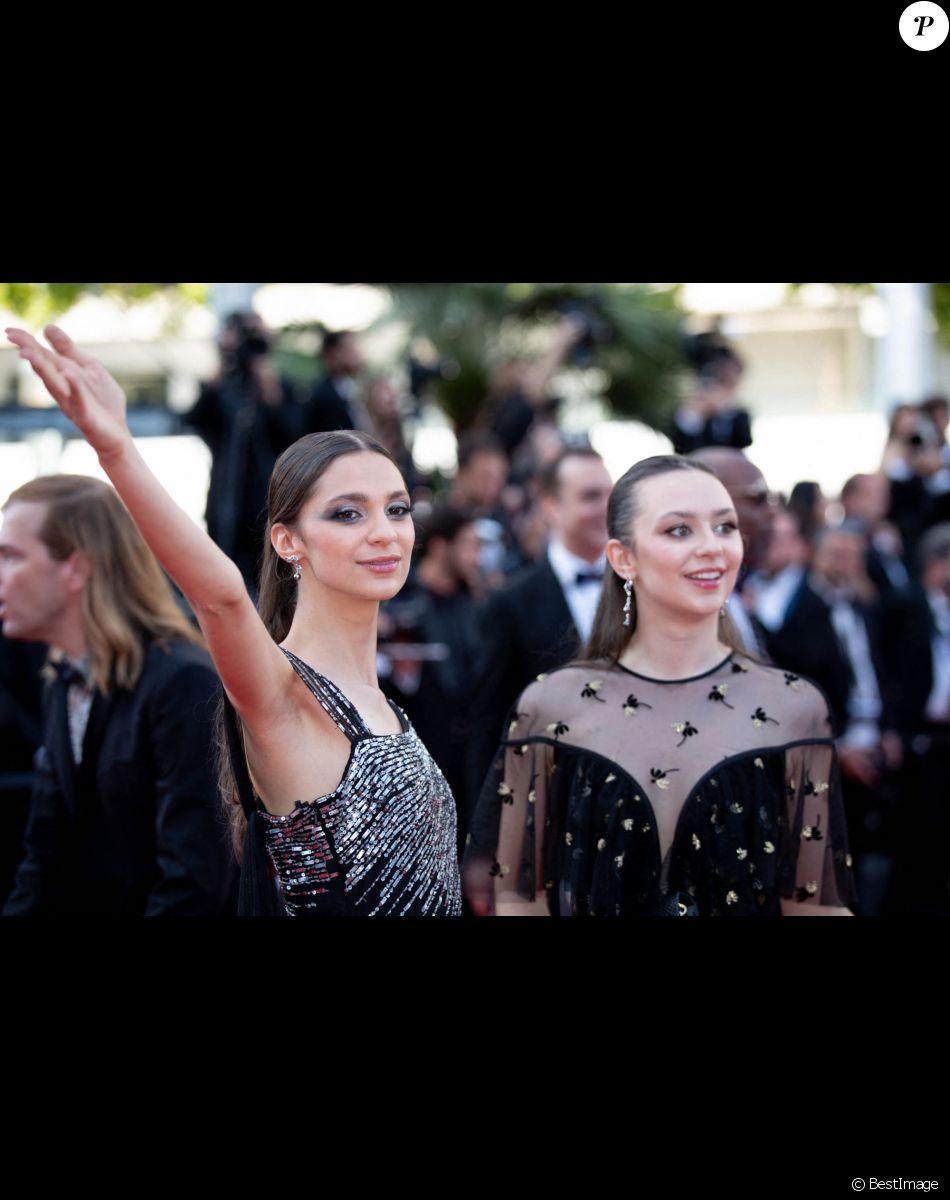 Adèle de Fontenay et sa soeur Agathe de Fontenay (robes Christophe Guillarmé) - Montée des marches du film « Three Thousand Years of Longing (3000 ans à t’attendre) » lors du 75ème Festival International du Film de Cannes. Le 20 mai 2022 © Cyril Moreau / Bestimage Red carpet of the movie « Three Thousand Years of Longing » during the 75th Cannes International Film Festival. On may 20th 2022