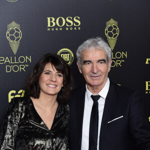 Estelle Denis et Raymond Domenech se sont séparés - Estelle Denis et son compagnon Raymond Domenech - Cérémonie du Ballon d'Or 2019 à Paris le 2 décembre 2019. © JB Autissier/Panoramic/Bestimage