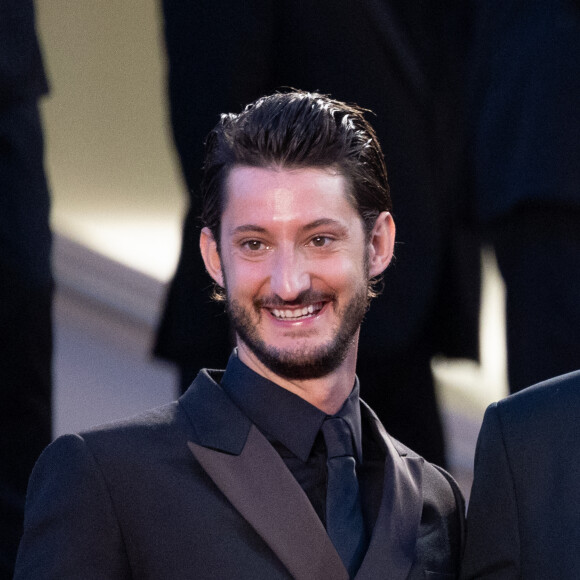 Pierre Niney - Montée des marches du film « Mascarade » lors du 75ème Festival International du Film de Cannes. Le 27 mai 2022 © Olivier Borde / Bestimage  Red carpet of the movie « Mascarade » during the 75th Cannes International Film Festival. On may 27th 2022 