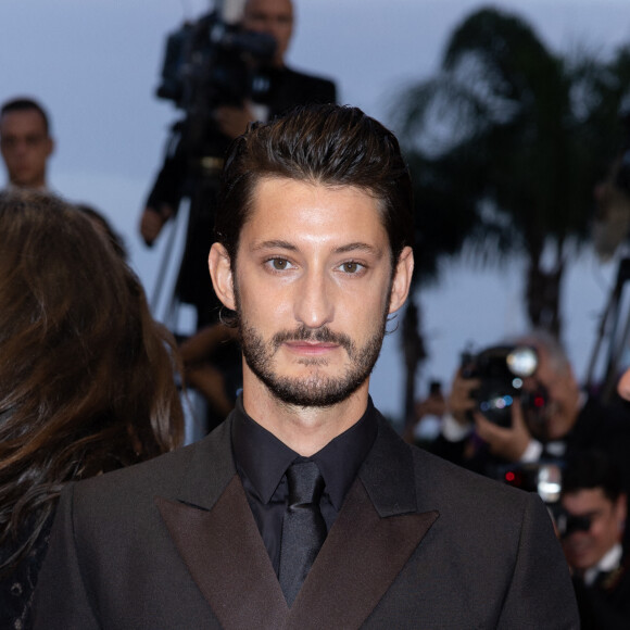 Pierre Niney - Montée des marches du film « Mascarade » lors du 75ème Festival International du Film de Cannes. Le 27 mai 2022 © Olivier Borde / Bestimage  Red carpet of the movie « Mascarade » during the 75th Cannes International Film Festival. On may 27th 2022 