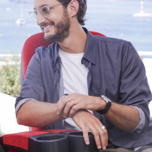 Exclusif - Pierre Niney - Interview de Pierre Niney par A.Trapenard pour Brut, lors du 75ème Festival International du Film de Cannes, France, le 27 mai 2022. © Jack Tribeca/Bestimage 