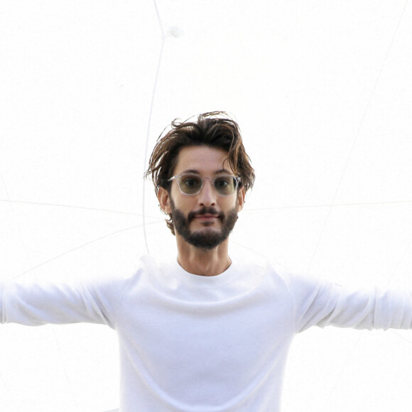 Pierre Niney au photocall du film Oss 117 : Alerte Rouge En Afrique Noire lors du 74ème festival international du film de Cannes le 17 juillet 2021 © Borde / Jacovides / Moreau / Bestimage  Photocall of the movie Oss 117 : Alerte Rouge En Afrique Noire during 74th Cannes Film Festival in Cannes on july 17th 2021 