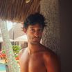 Pierre Niney en vacances au "paradis" avec sa femme, photos à l'appui !