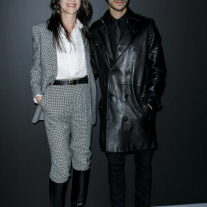 Charlotte Gainsbourg et son fils Ben Attal - Photocall du défilé Saint Laurent collection Printemps-Eté 2022 lors de la fashion week à Paris, le 28 septembre 2021. © Olivier Borde/Bestimage