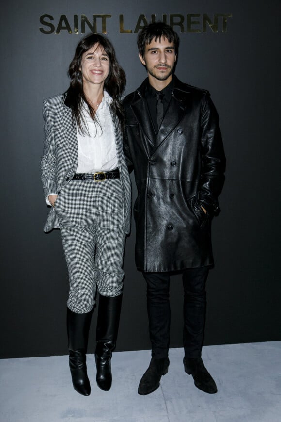 Charlotte Gainsbourg et son fils Ben Attal - Photocall du défilé Saint Laurent collection Printemps-Eté 2022 lors de la fashion week à Paris, le 28 septembre 2021. © Olivier Borde/Bestimage