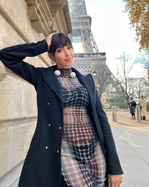 Nabilla Benattia sexy à Paris