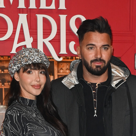 Nabilla (Benattia) et son mari Thomas Vergara - Avant-première du film Netflix "Emily in Paris" saison 3 au Théâtre des Champs Elysées à Paris le 6 décembre 2022. © Coadic Guirec/Bestimage 