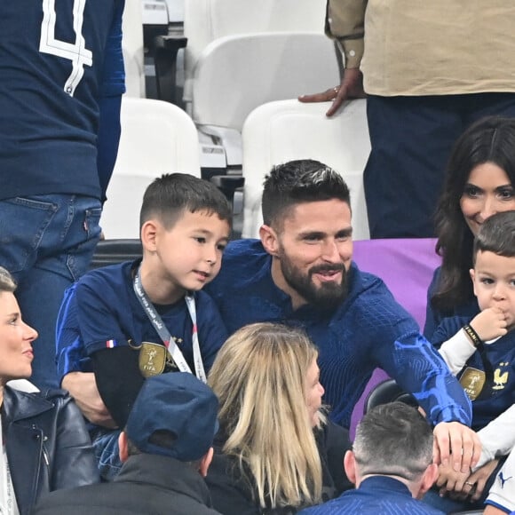 Olivier Giroud , sa femme Jennifer Giroud et leurs enfants - People et joueurs en famille dans les tribunes lors du match de demi-finale "France - Maroc" lors de la Coupe du Monde 2022 au Qatar (FIFA World Cup Qatar 2022) le 14 décembre 2022. © Philippe Perusseau / Bestimage