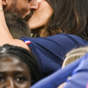 GIROUD Olivier (FRA) embrassant sa femme Jennifer - People et joueurs en famille dans les tribunes lors du match de demi-finale "France - Maroc" lors de la Coupe du Monde 2022 au Qatar (FIFA World Cup Qatar 2022). © JB Autissier / Panoramic / Bestimage