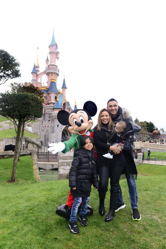 Keylor Navas, sa femme Andrea et leurs enfants - People lors du lancement des nouvelles attractions au parc Disneyland à Paris. Le 16 novembre 2019 © Disney via Bestimage